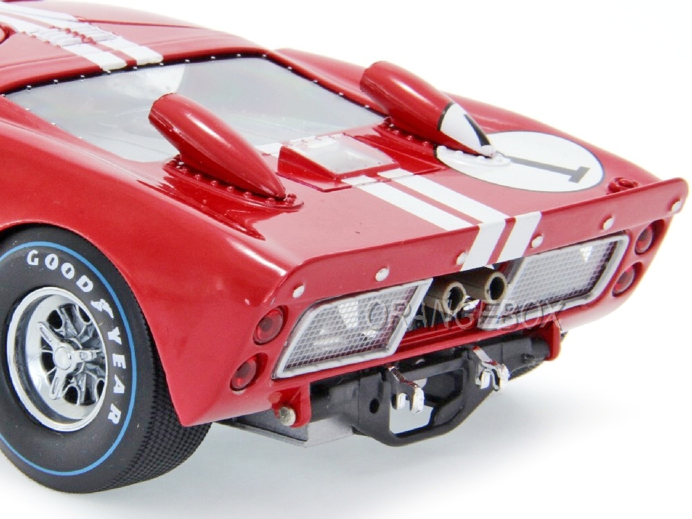 Ford GT40 MKII 1966 1:18 Shelby Collectibles Vermelho - 20 anos