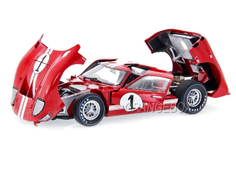 Ford GT40 MKII 1966 1:18 Shelby Collectibles Vermelho - 20 anos