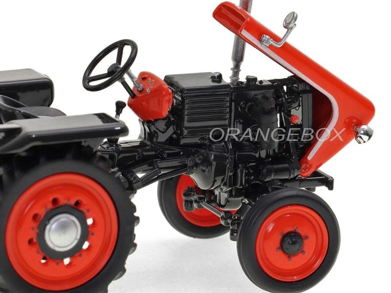 Trator Kubota T15 (1960) 1:32 Universal Hobbies - 20 anos! Loja on