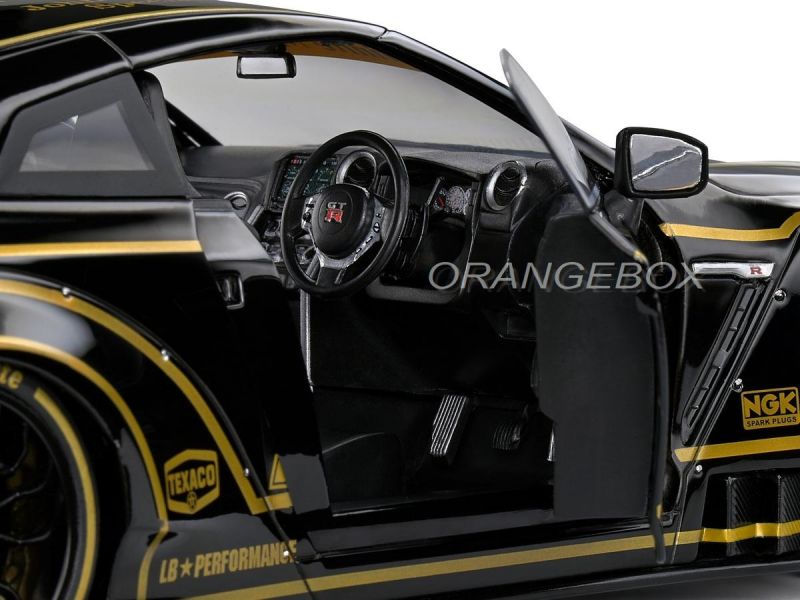 Nissan GT-R (R35) LBW Kit Type 2 John Player Special 1:18 Solido