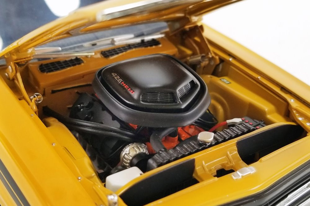 Dodge Challenger R/T Hemi 1971 1:18 Acme Dourado Vinil - 20 anos