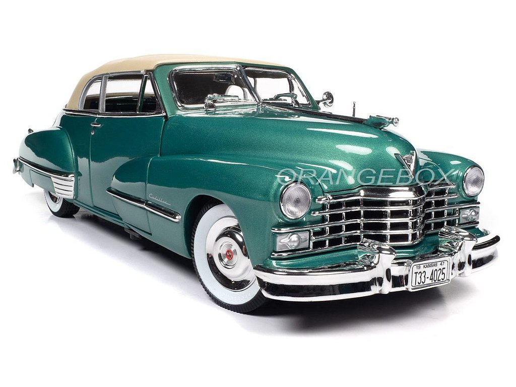 Cadillac Series 62 Soft Top 1947 1:18 Autoworld Verde - 19 anos