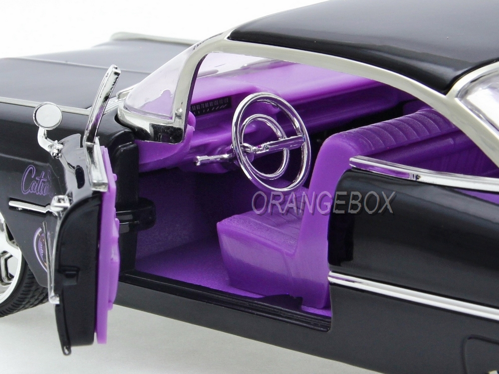 Cadillac Coupe DeVille 1959 + Catwoman DC Comics Bombshells Jada