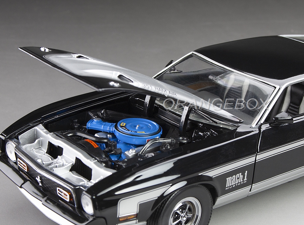 SunStar「1971 MUSTANG MACH１」 Ford Mustang Mach 1 1971 1:18 Sunstar Preto - 19 anos! Loja