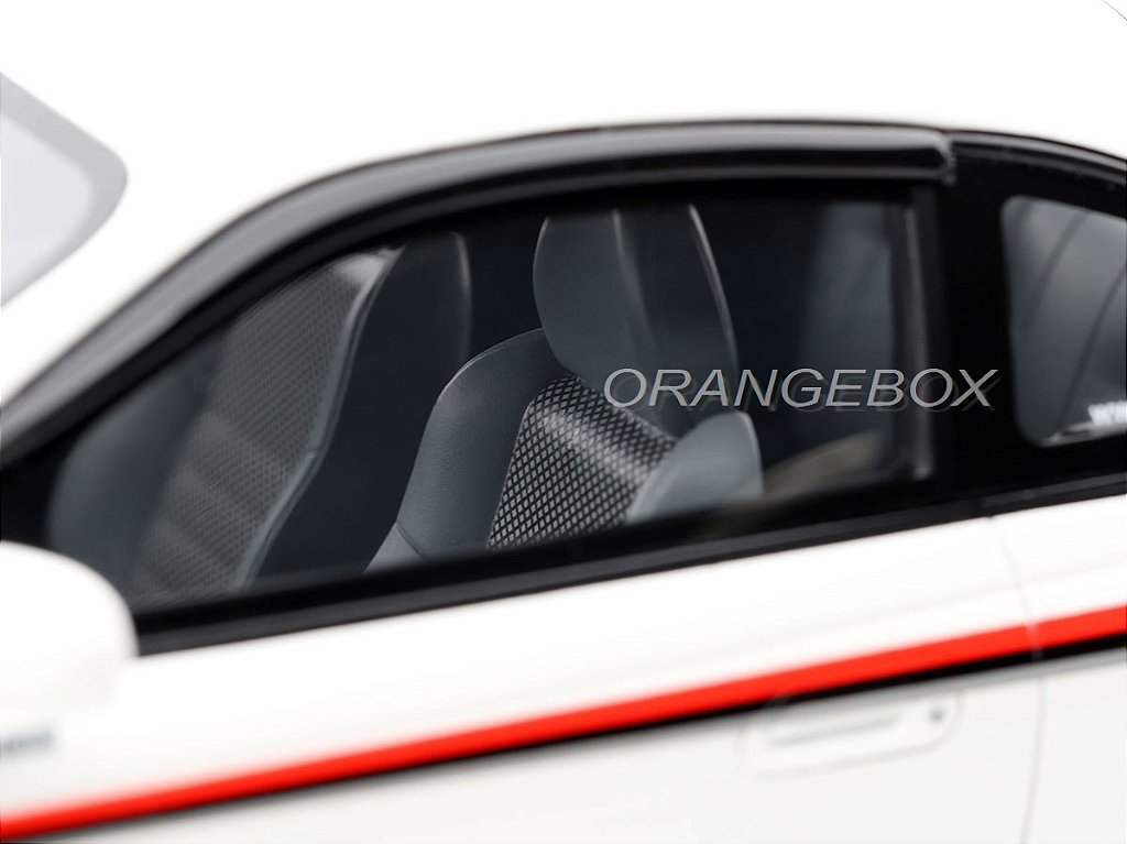 Nissan Silvia (S15 NISMO S-tune) 2000 1:18 OttOmobile - 20 anos