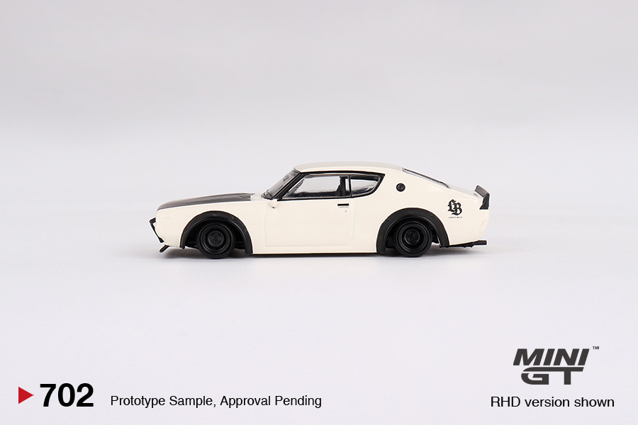Nissan Skyline Kenmeri Liberty Walk 1:64 Mini GT Branco - 19 anos