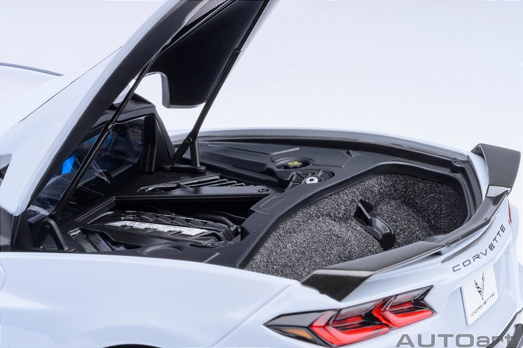 Chevrolet Corvette C8 Stingray Z51 1:18 Autoart Cinza - 20 anos