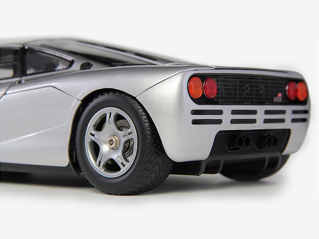 McLaren F1 1:18 LCD Models Prata - 20 anos! Loja on-line de