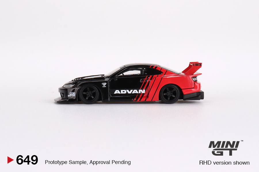 Nissan LB-Super Silhouette S15 SILVIA ADVAN 1:64 Mini GT - 19 anos