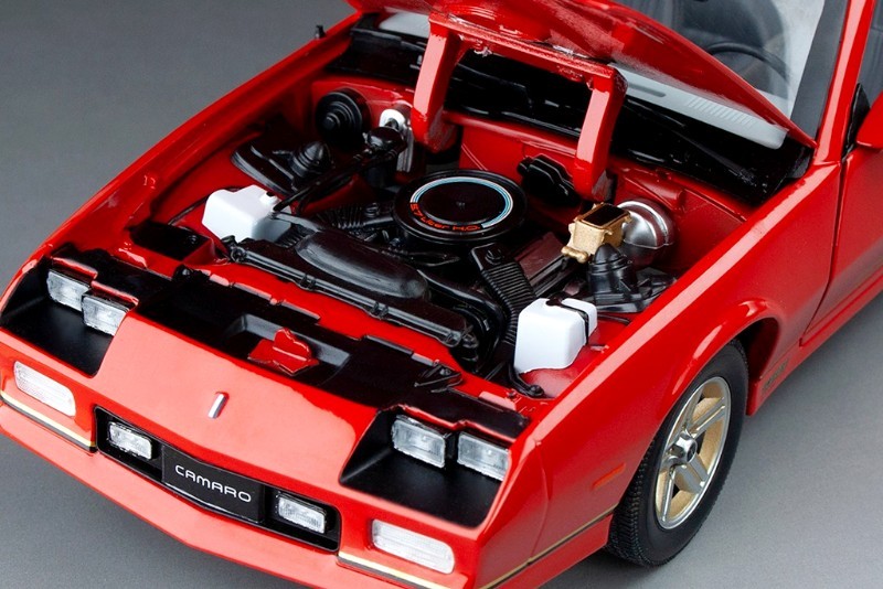 1/18 サンスター 1985 Chevrolet Camaro IROC-Z Chevrolet Camaro IROC 1985 1:18 Sunstar Vermelho - 20 anos! Loja