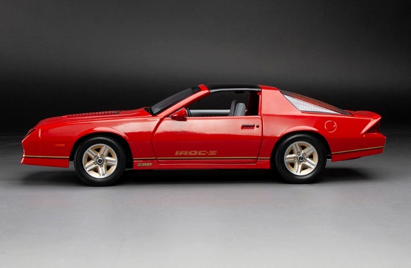 Chevrolet Camaro IROC 1985 1:18 Sunstar Vermelho - 20 anos! Loja