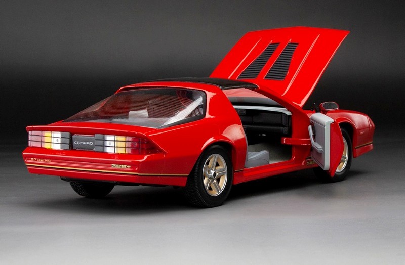 1/18 サンスター 1985 Chevrolet Camaro IROC-Z Chevrolet Camaro IROC 1985 1:18 Sunstar Vermelho - 20 anos! Loja