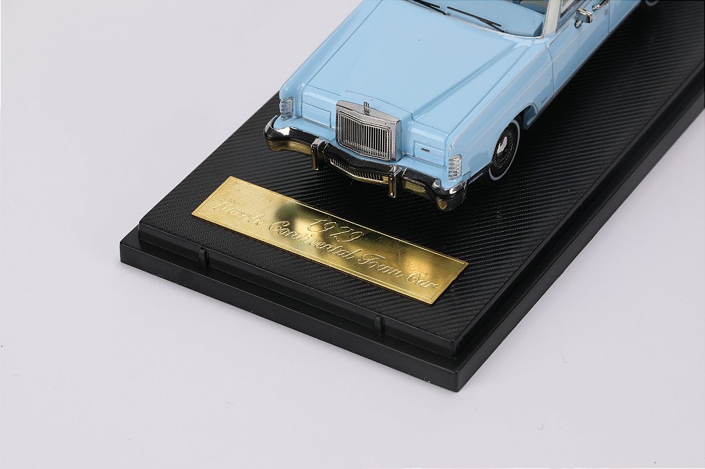 PRÉ-VENDA *** Lincoln Continental Town Car 1979 1:64 Sunstar Azul