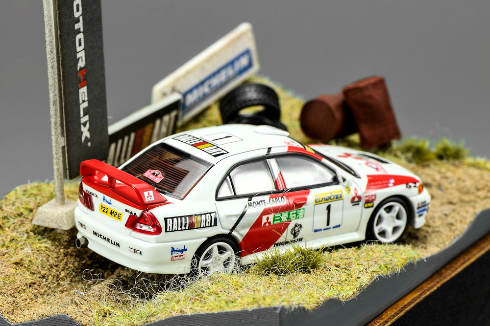 Set Mitsubishi Lancer Evolution IV GSR 1:64 MOTORHELIX HEC 2026