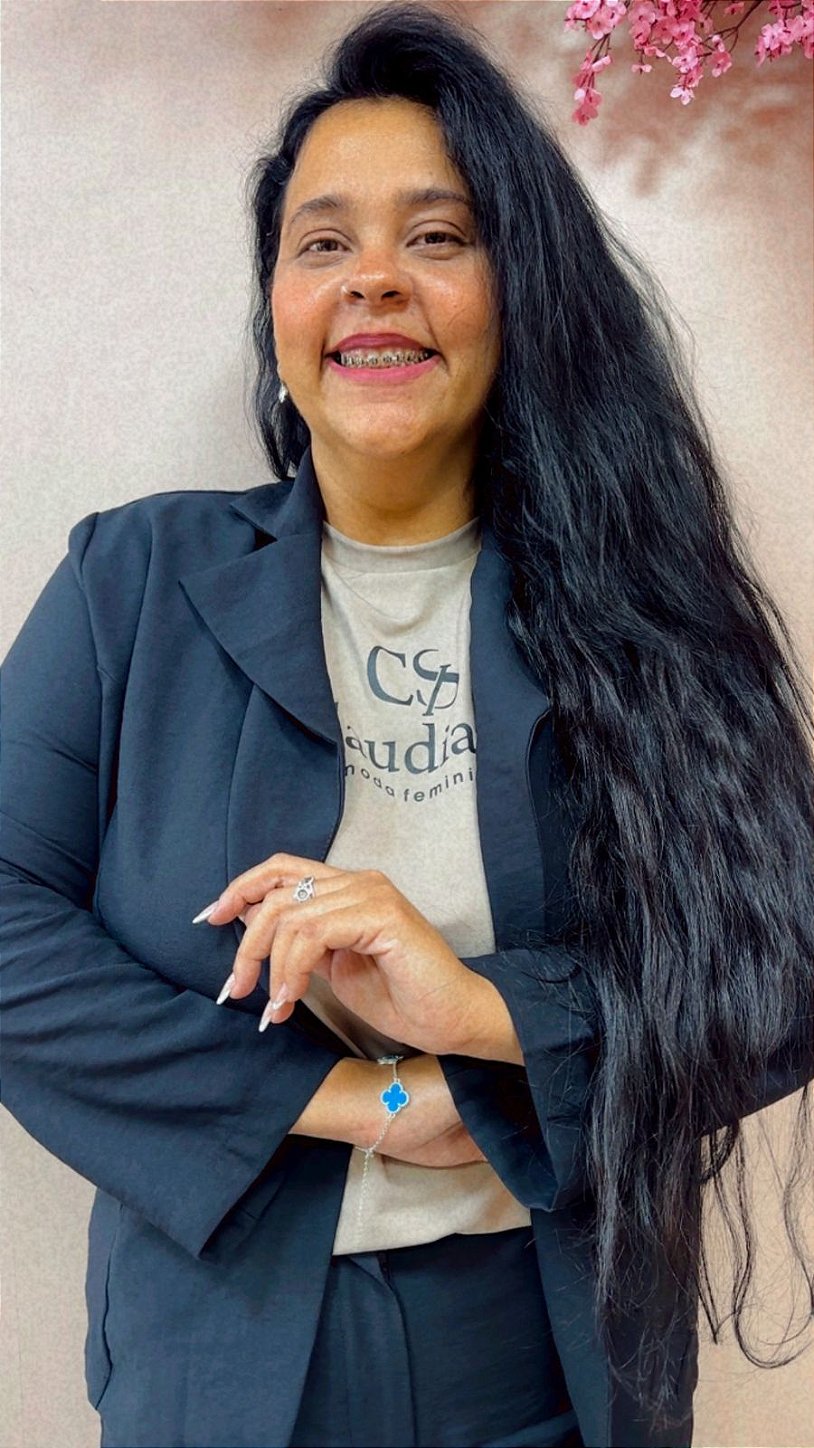 Laís — Vendedora Claudia Sá Moda Feminina