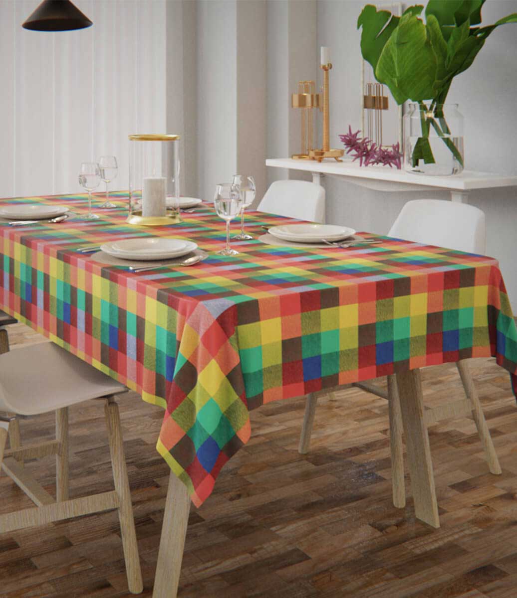 toalha de mesa quadriculada xadrez colorida em sala de estar