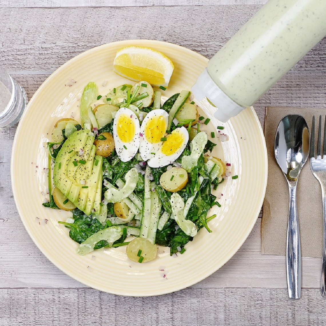 Bisnaga FIFO 355ml com válvula amarela para ketchup e molhos de média viscosidade em hamburgueria profissional