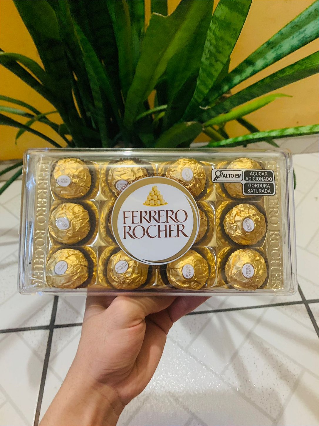 Ferrero Rocher Chocolate Caixa com 12 Unidades 150g - Johnny Doces  Importados - Chocolates, Biscoitos, Produtos Orientais