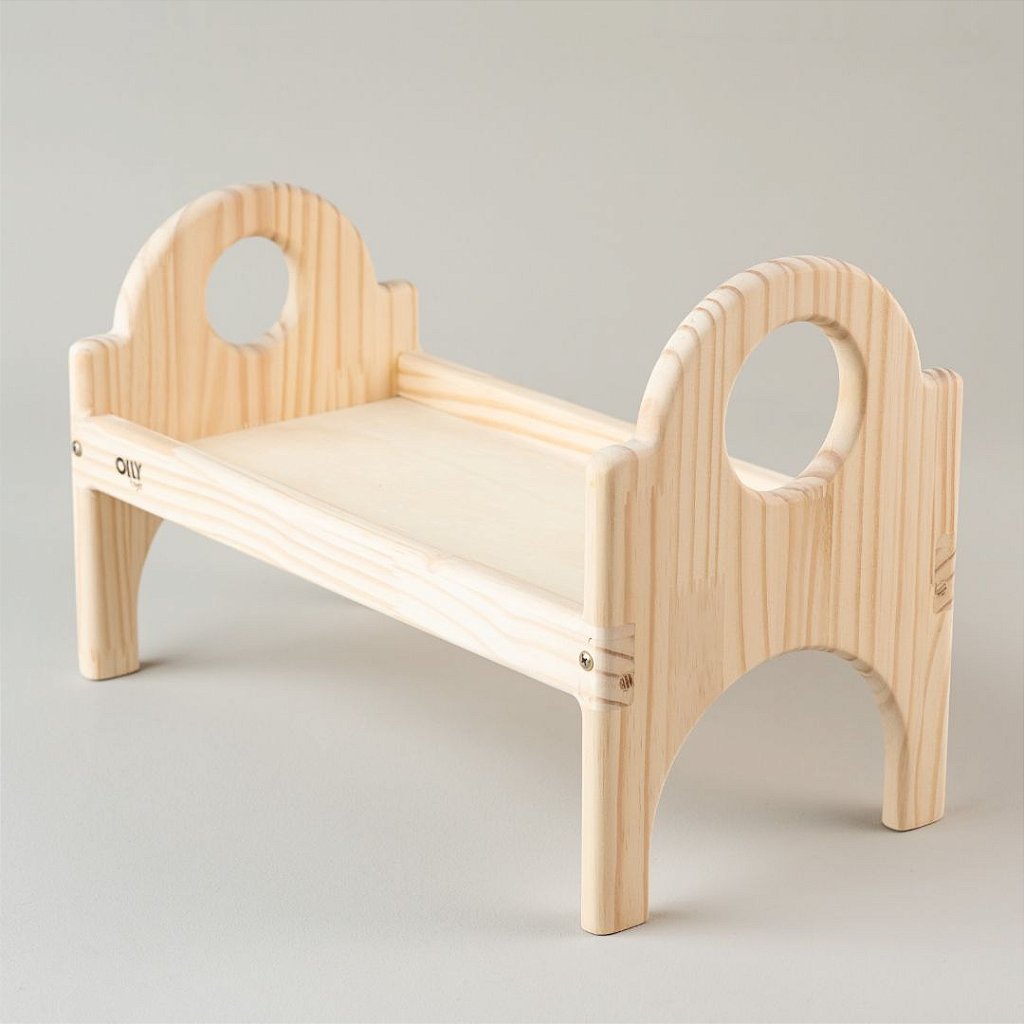 Cama de Boneca de Madeira