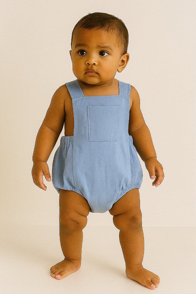 Romper Bruno Azul – Moda Bebê em Linho com Bolso - www.donnaarie