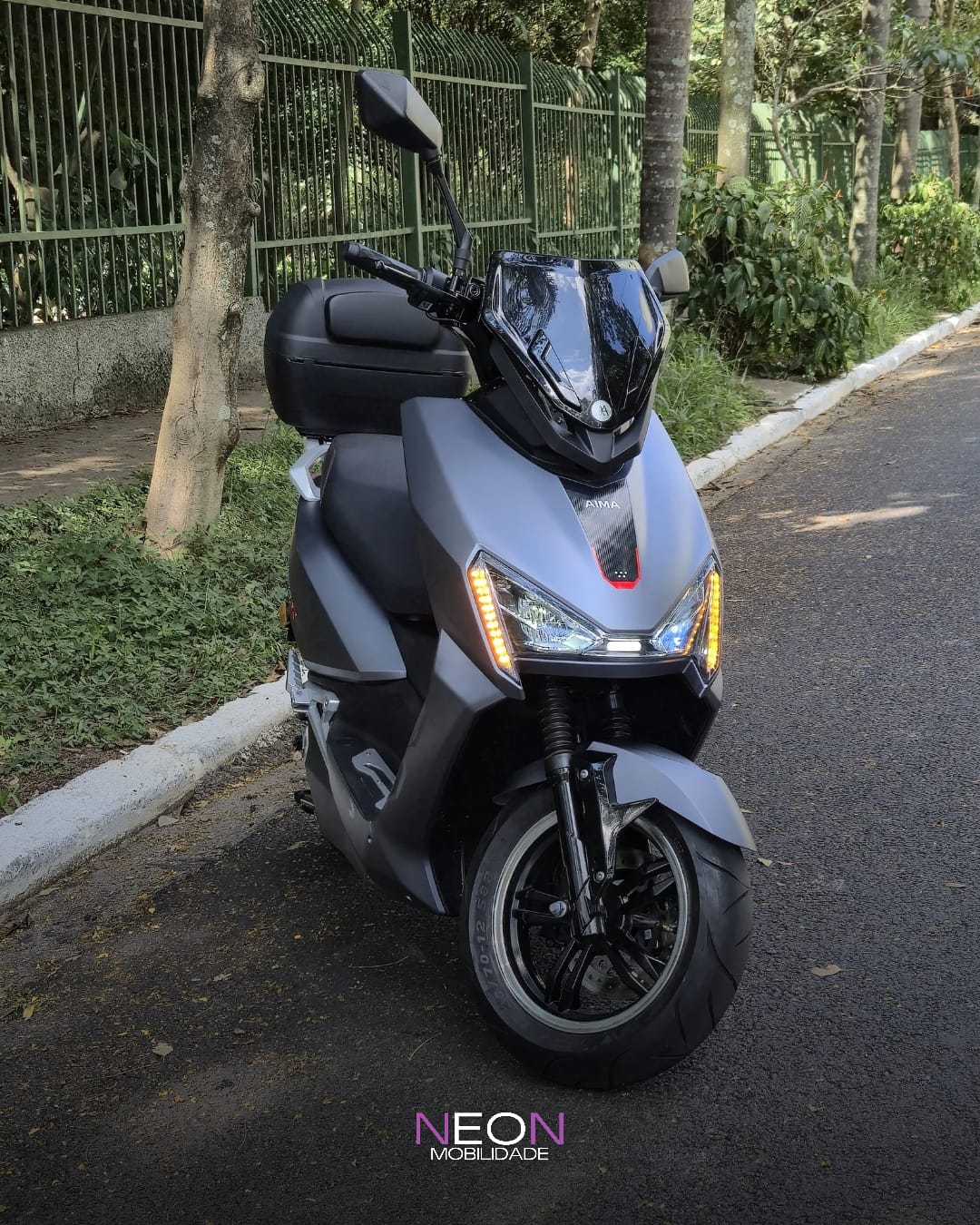 Aima Tiger X6 Pro em uso urbano