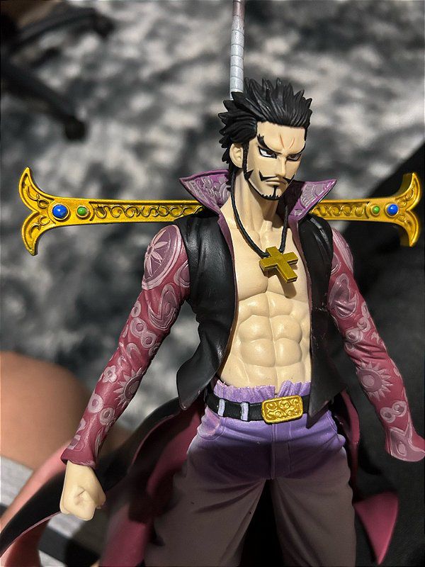 Figure Dracule Mihawk 28 Cm - One Piece - Cubo Nerd - O universo