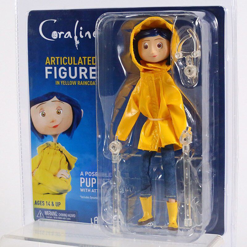 Coraline Yellow Raincoat Figura Neca Toys - Cubo Nerd - O universo