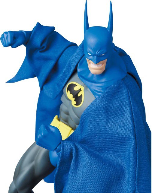 Action Figure Batman Knight Crusader Dc Comics - Original MAFEX