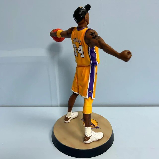 Estátua Kobe Bryant 34Cm Lakers - Sports - Cubo Nerd - O universo