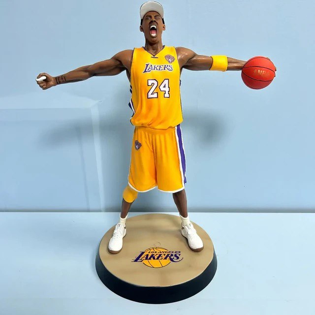 Estátua Kobe Bryant 34Cm Lakers - Sports - Cubo Nerd - O universo