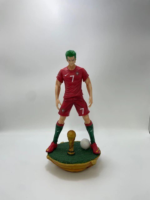 Estátua Roronoa Zoro Versão Cristiano Ronaldo - One Piece - Cubo