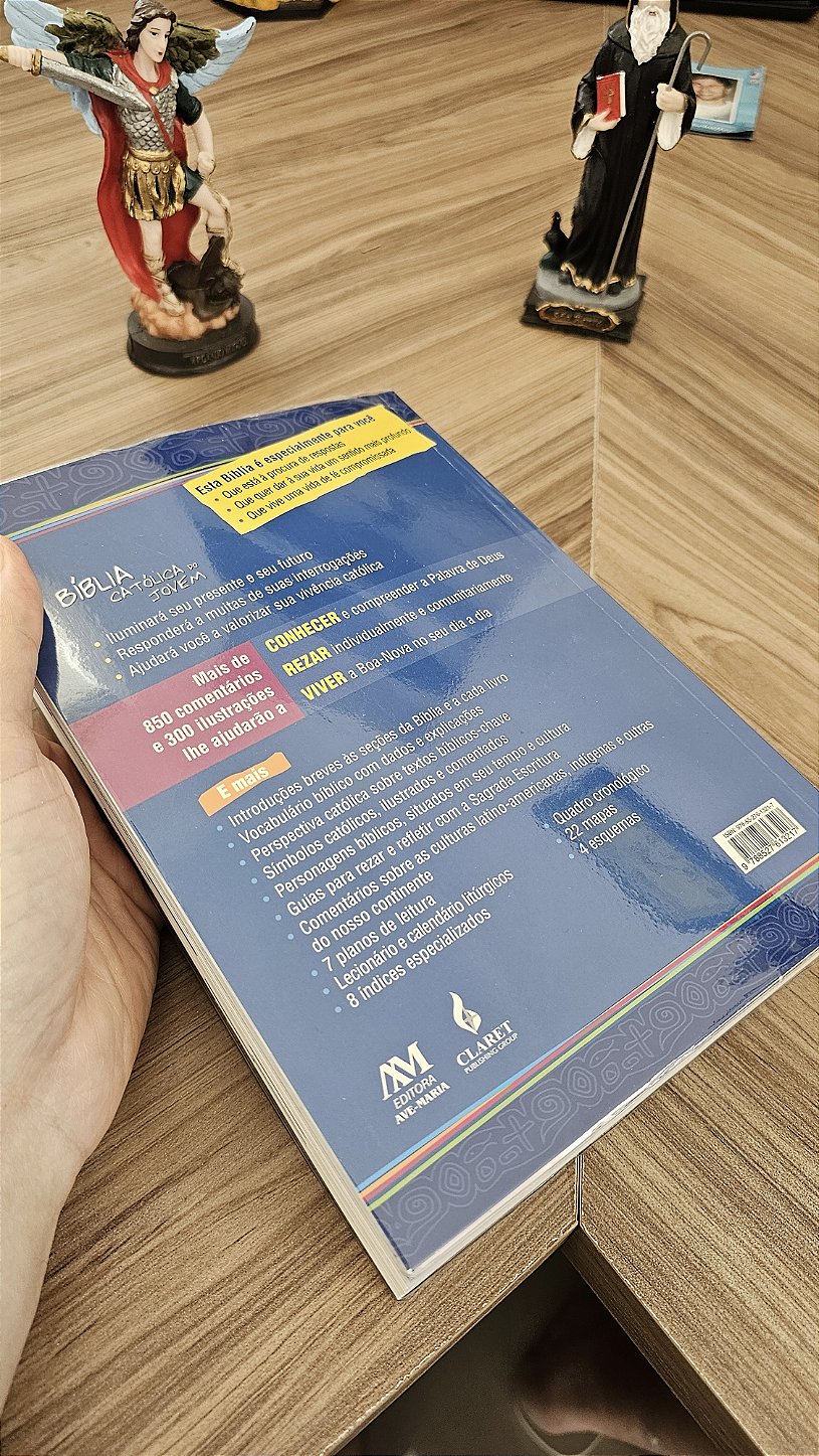 Bíblia Católica do Jovem da Editora Ave-Maria Contracapa é a melhor para os jovens católicos