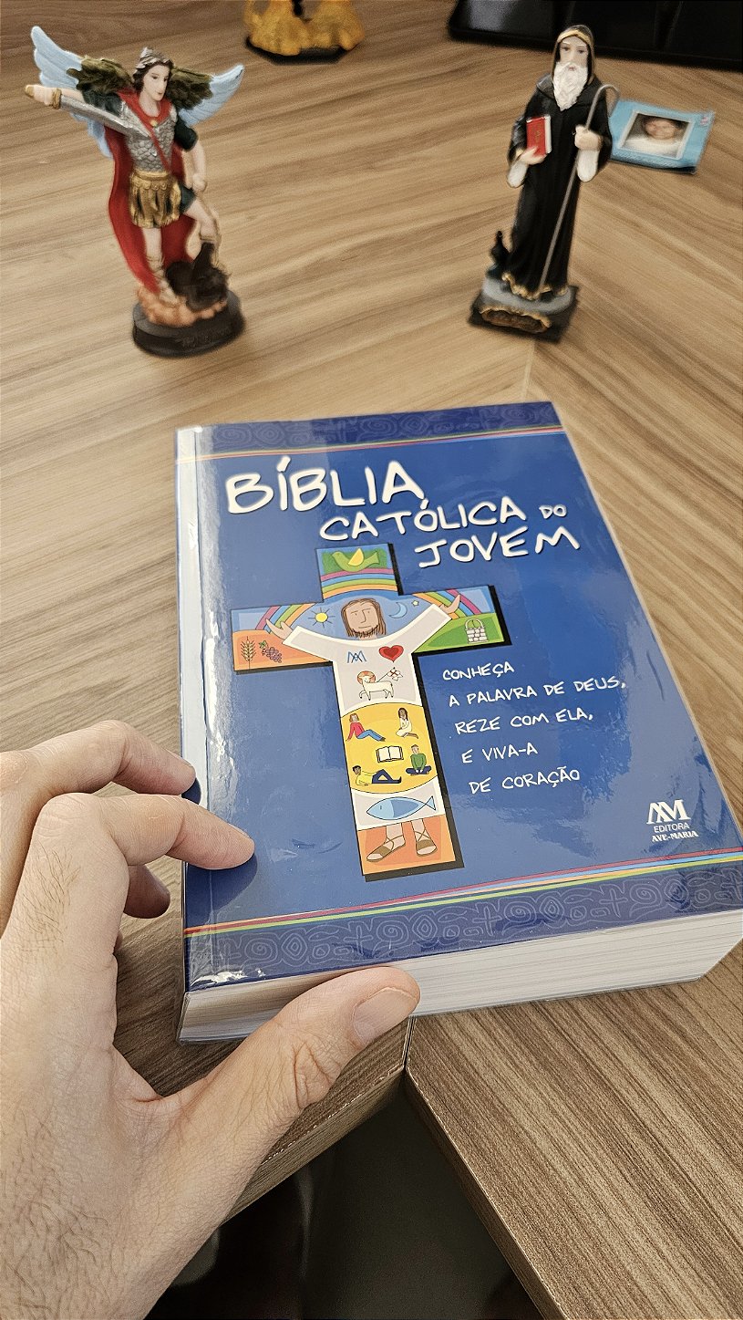 Vale muito a pena comprar a Bíblia Católica do Jovem da Editora Ave-Maria