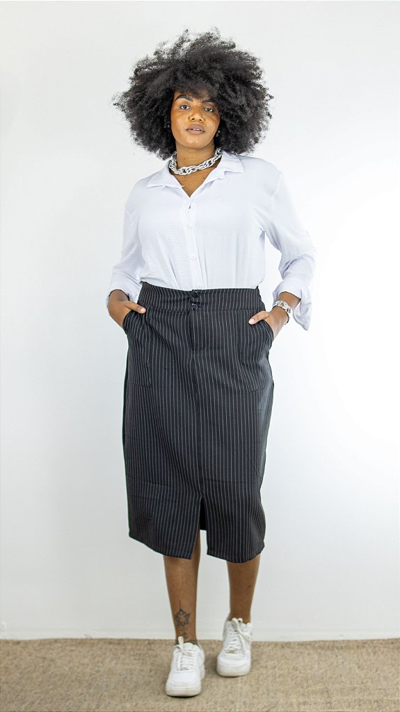 SAIA MIDI RISCA DE GIZ EM CREPE ALFAIATARIA Casarão da Moda