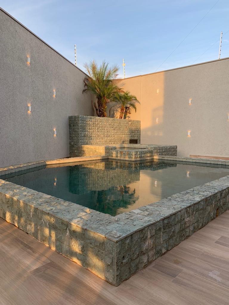 Piscina com Pedra Hijau