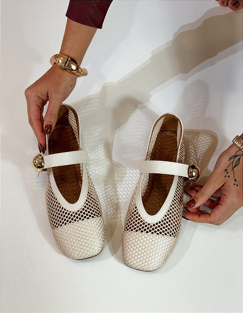 Sapatilha Feminina Pri Off White em uso