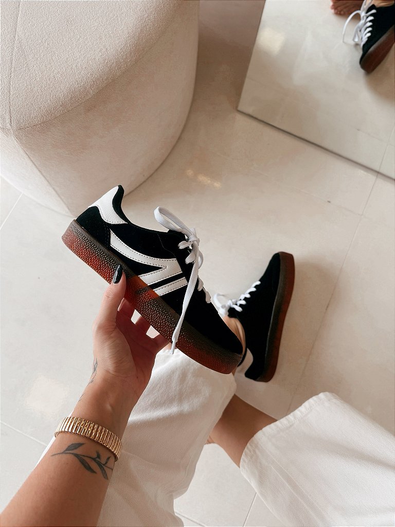 Detalhe do Tênis Feminino Rafa Preto com Branco