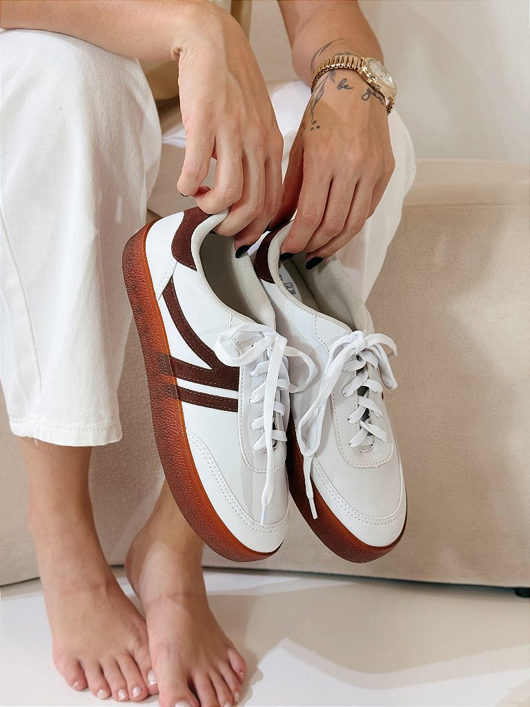 Detalhe do Tênis Feminino Rafa Branco com Café