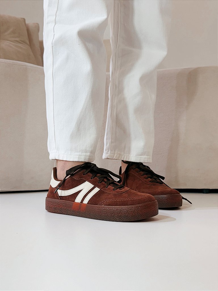 Detalhe do Tênis Feminino Rafa Café com Off White