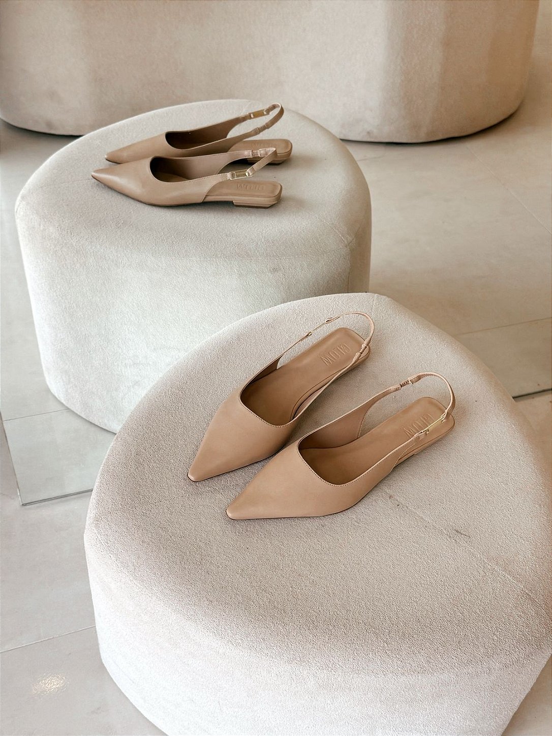 Slingback Feminino Lorena Amêndoa em uso