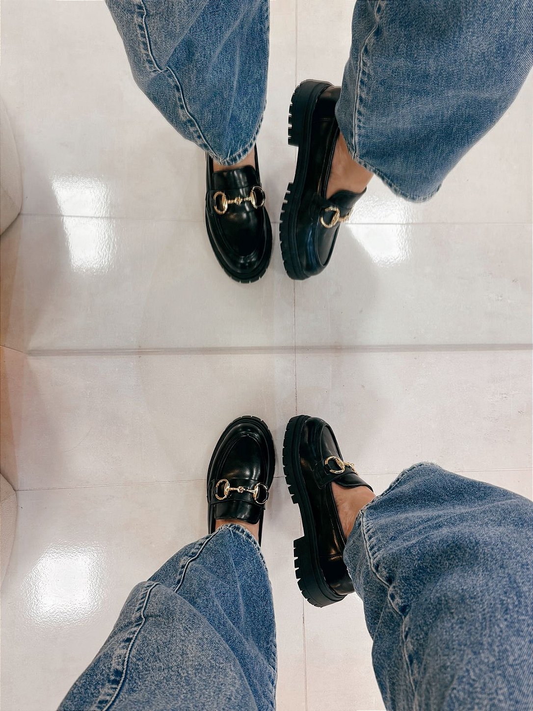 Detalhe do Mocassim Feminino Sabrina Preto