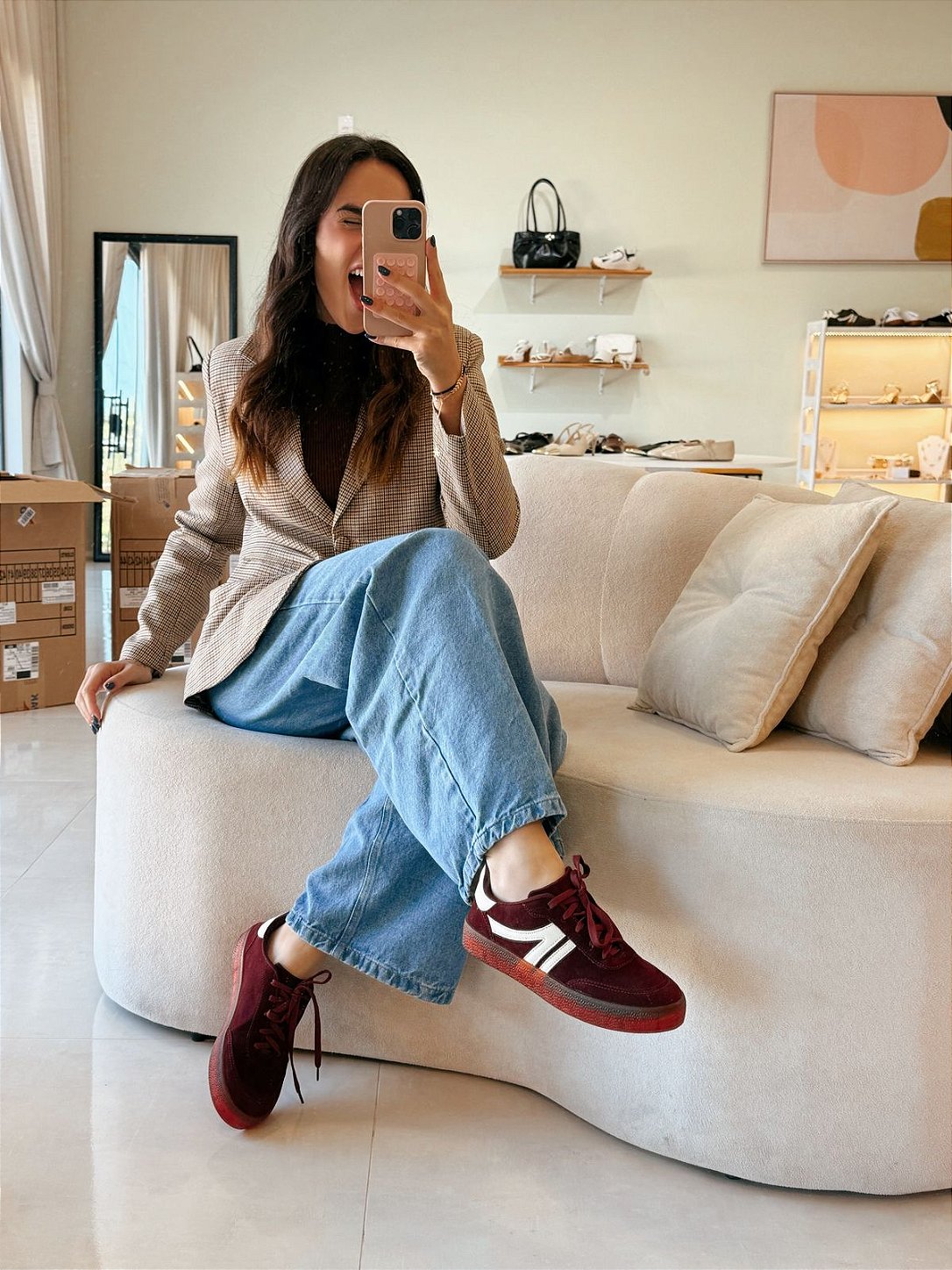 Detalhe do Tênis Feminino Rafa Marsala com Off White