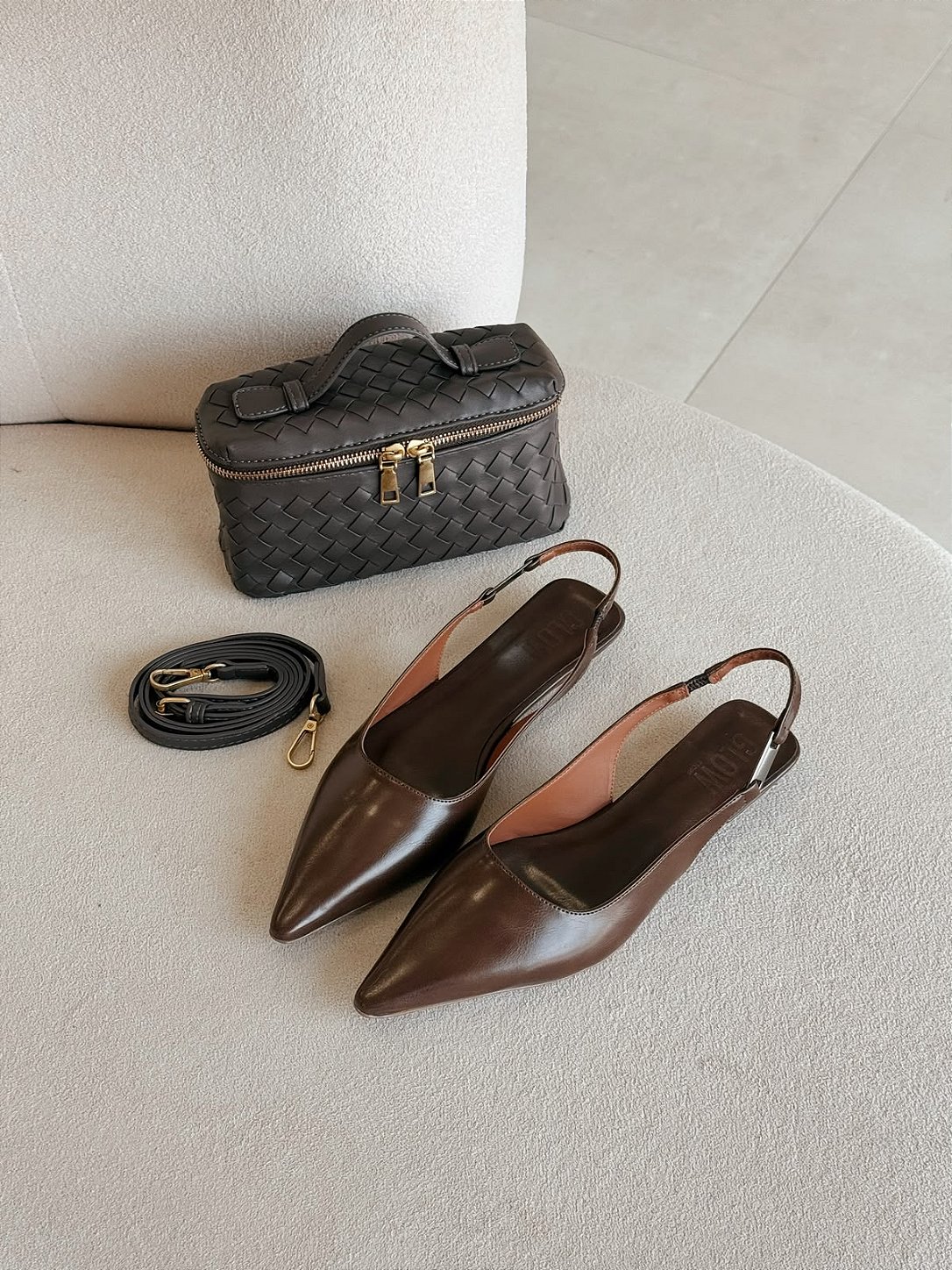 Detalhes da Bolsa Feminina Vanety Café com Efeito Trançado