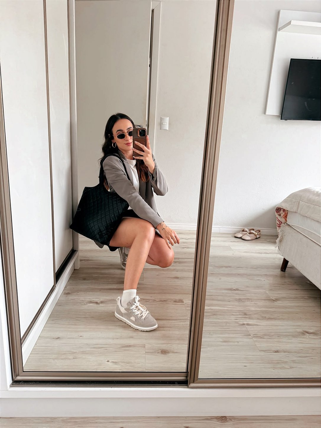Detalhes do Tênis Feminino Suki Cinza com Cadarço Duplo