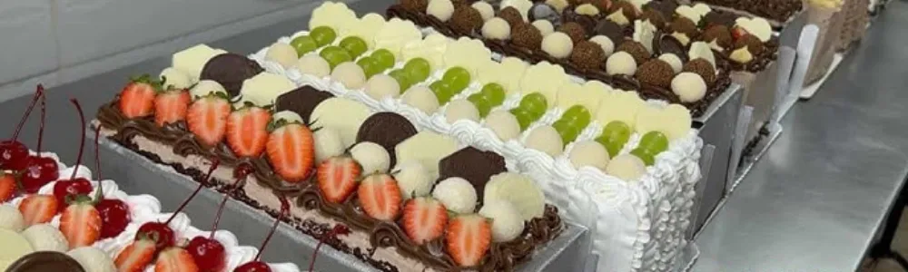 Como cortar bolo para fatias: técnica profissional para padrão perfeito