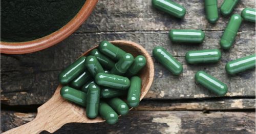 farmácia de manipulação premium em Brasília com cápsulas veganas e produção monitorada MaxPharma