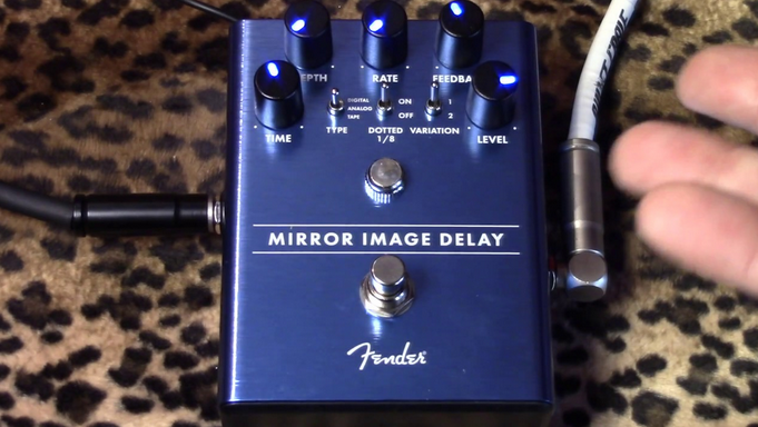 Pedal FENDER MIRROR IMAGE DELAY - MUSICWARE INSTRUMENTOS MUSICAIS