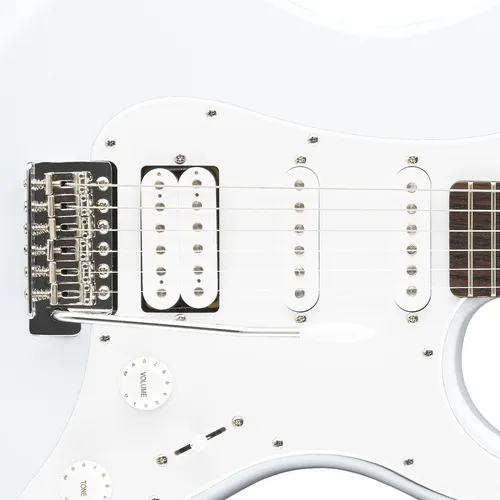 Guitarra YAMAHA Pacifica 012 - 2 Captadores Singles e 1 Humbucker