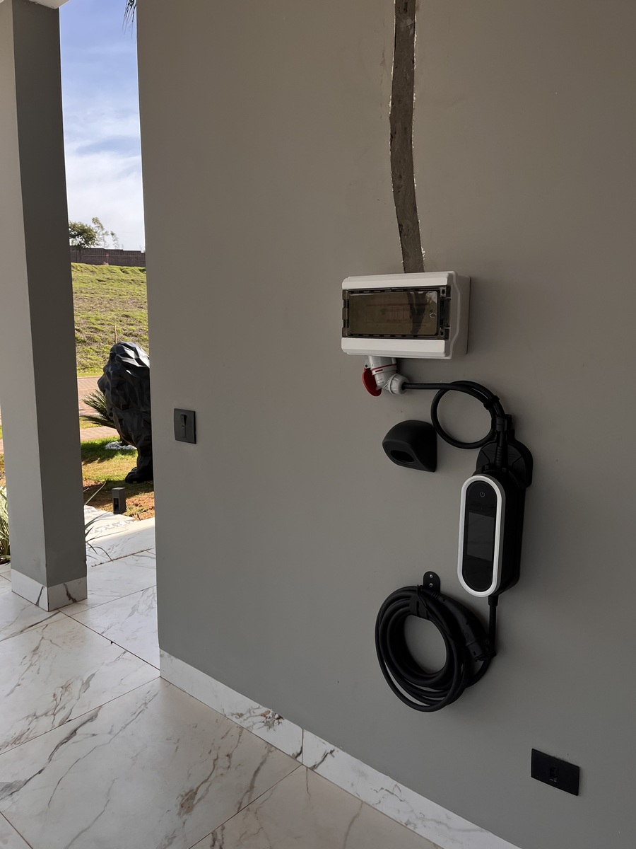 Carregador Wallbox trifásico 22kW com quadro de
Proteção