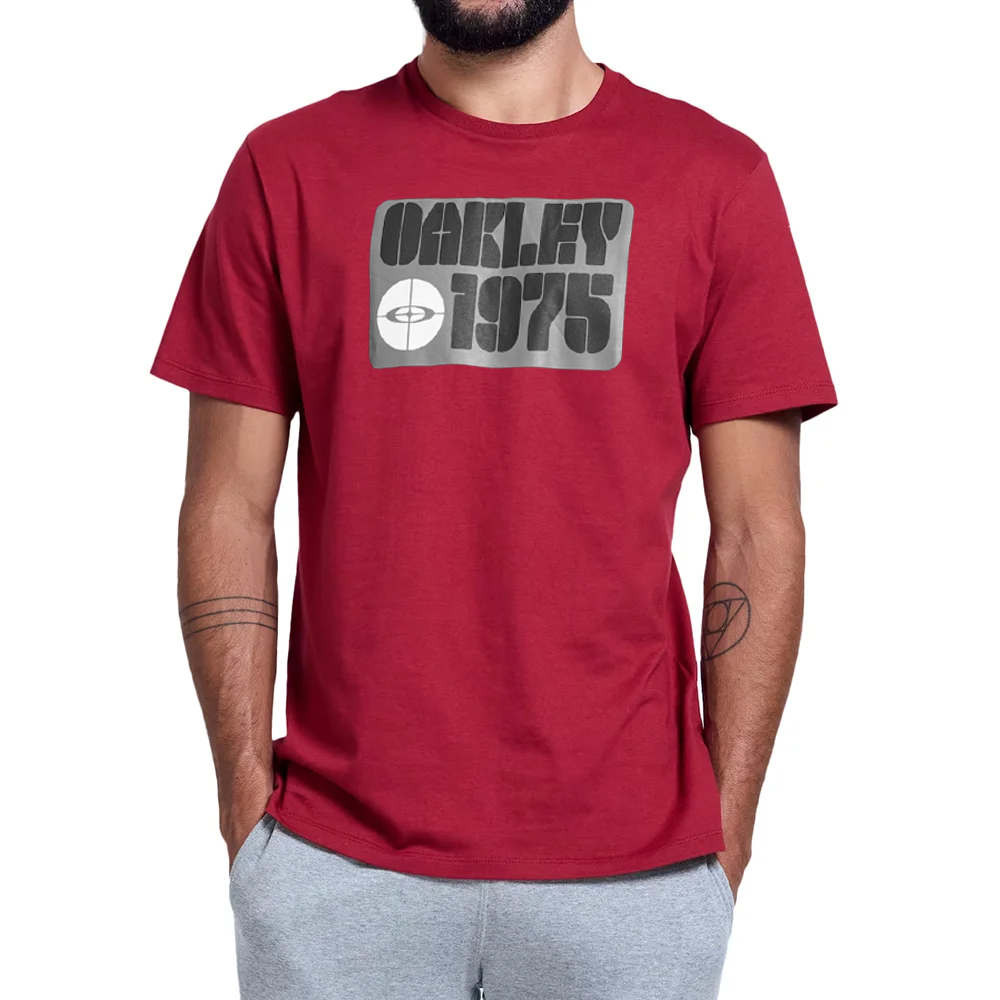 Camiseta Oakley Logo Peito- Branco/Vermelho